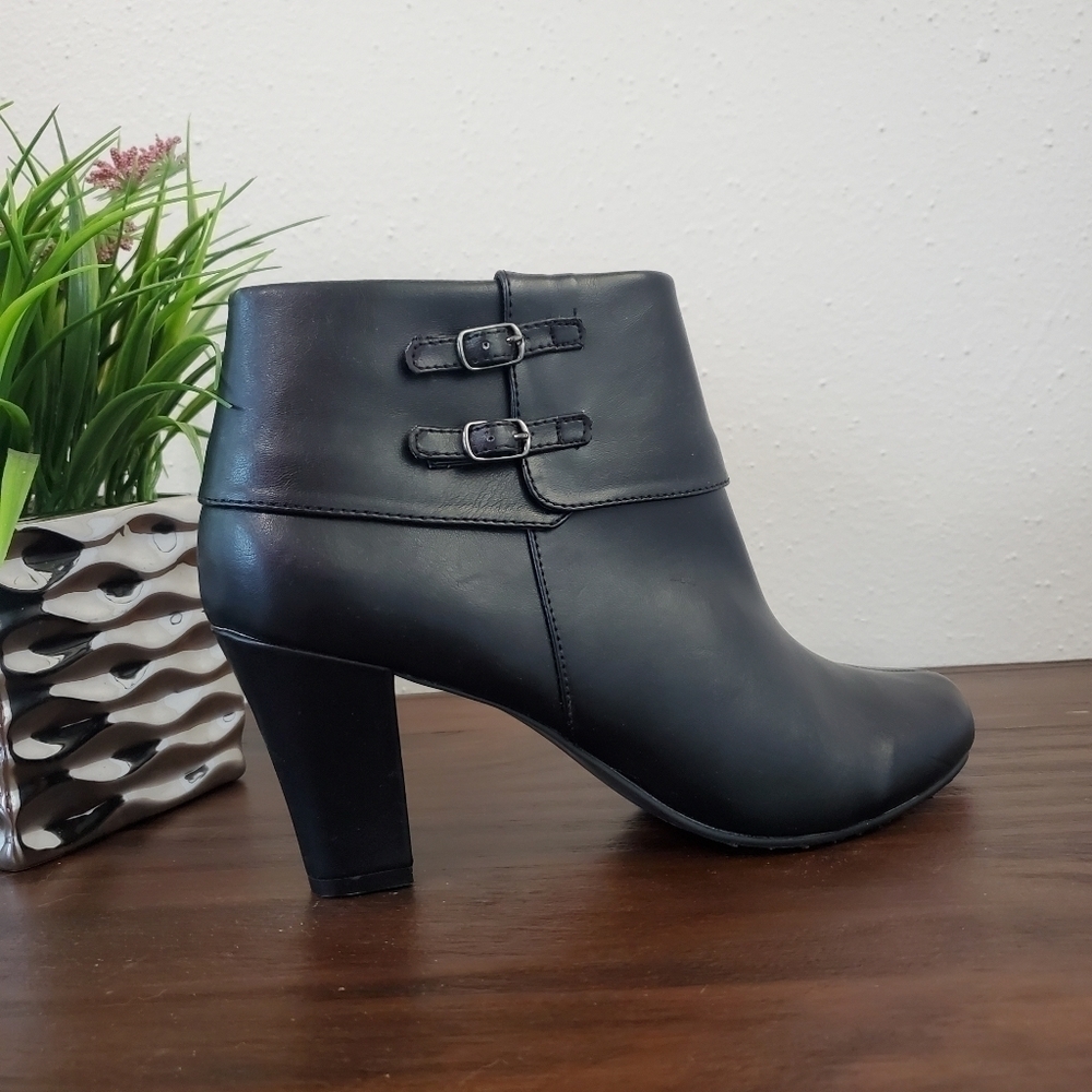 Soft Style Ankle Boots 9.5